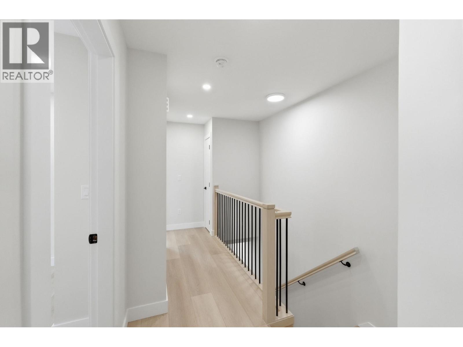 #4 722 Coopland Crescent - 16