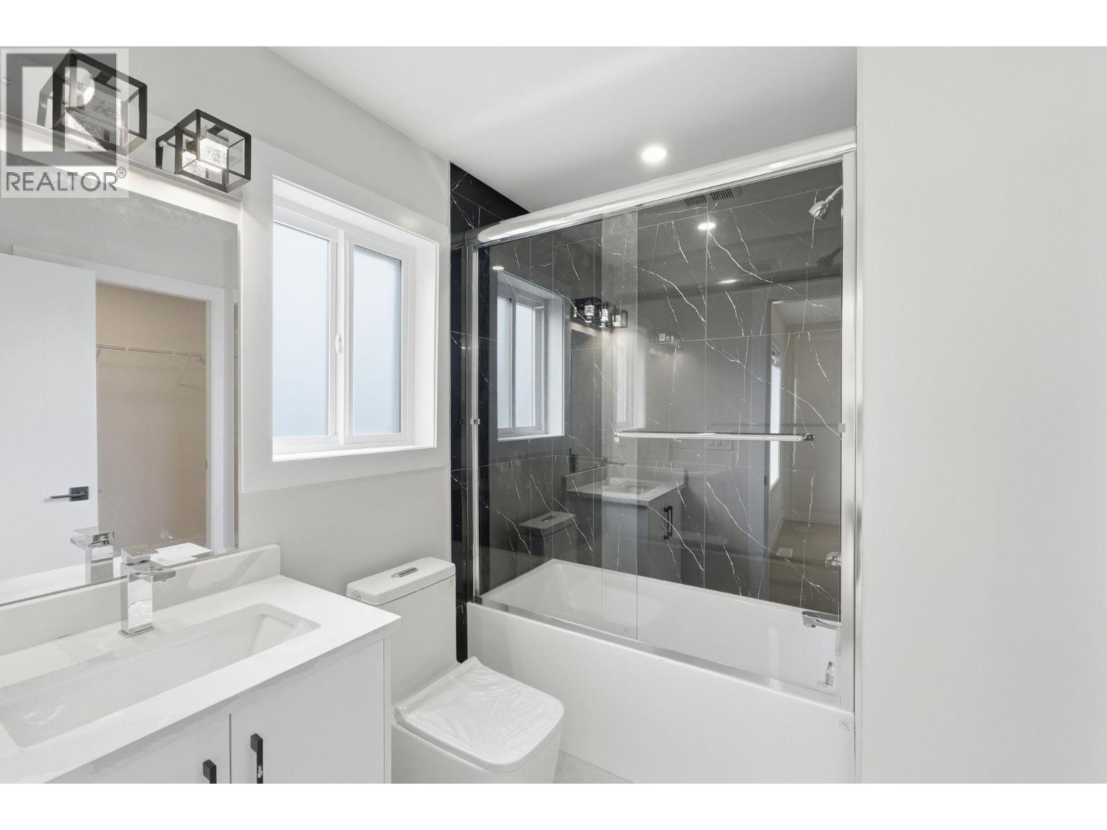 #4 722 Coopland Crescent - 26