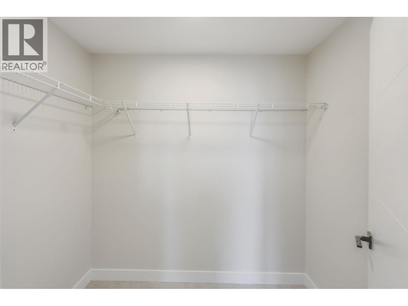 #4 722 Coopland Crescent - 29