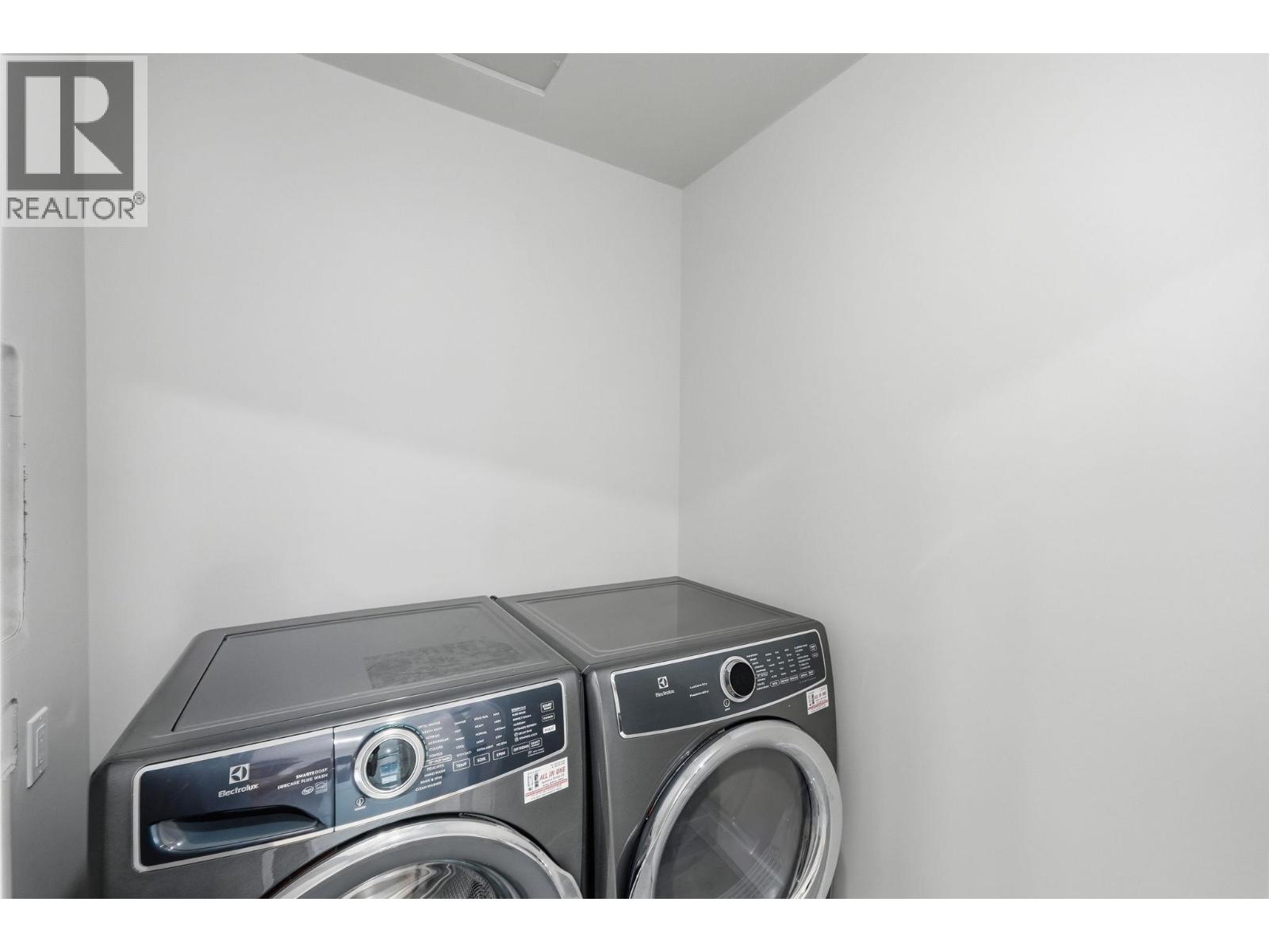 #4 722 Coopland Crescent - 21