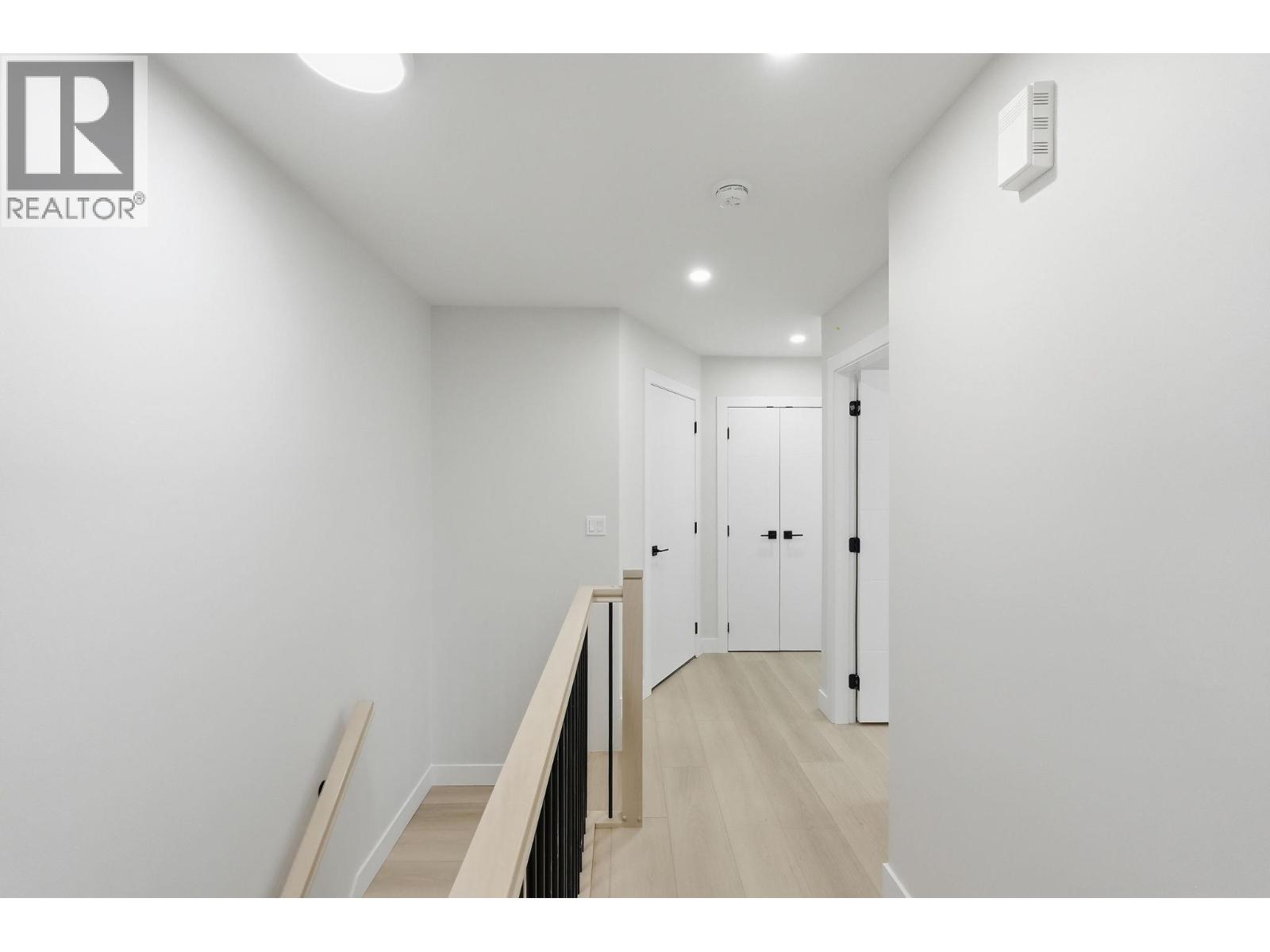 #4 722 Coopland Crescent - 31