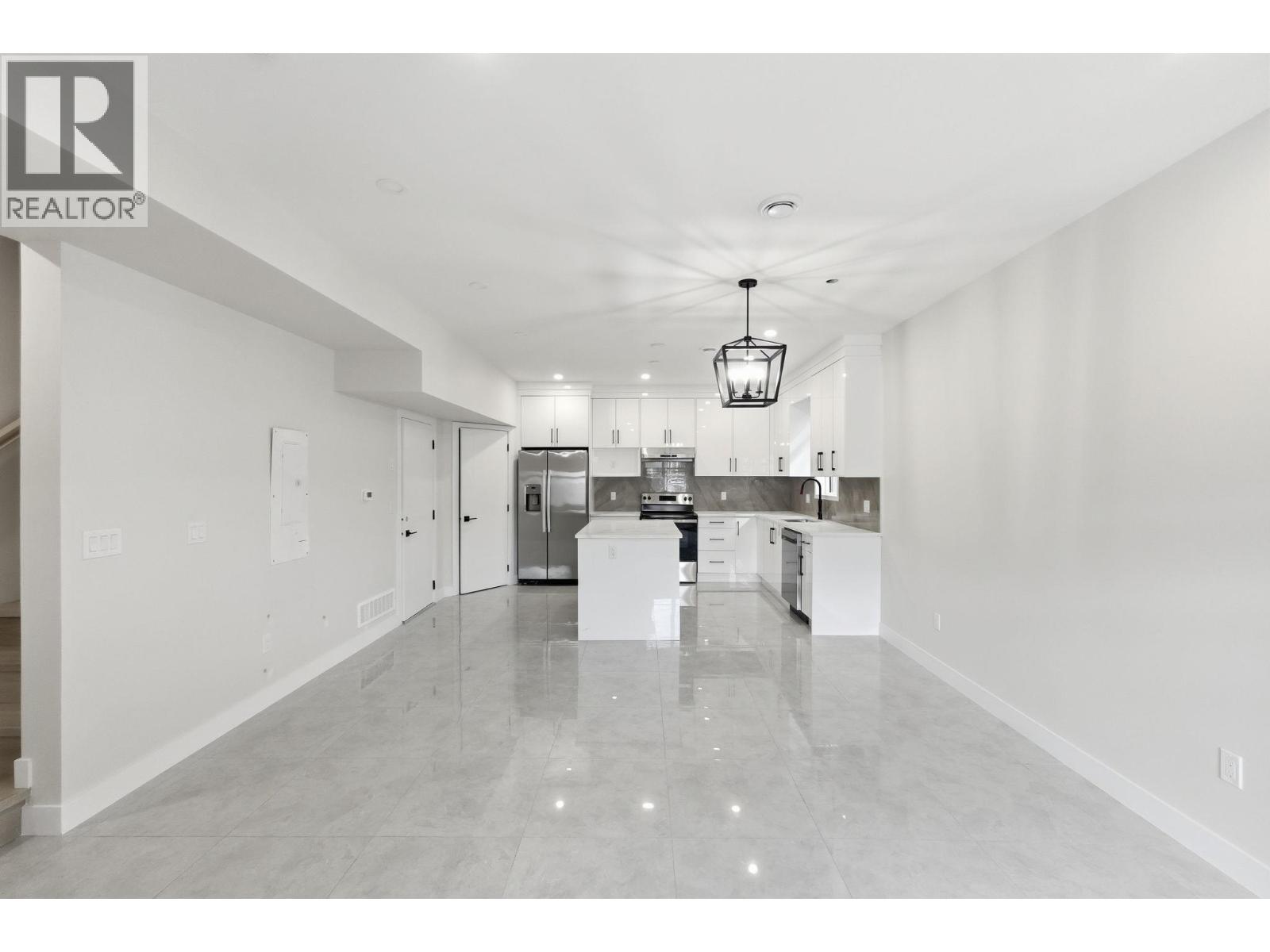 #4 722 Coopland Crescent - 4
