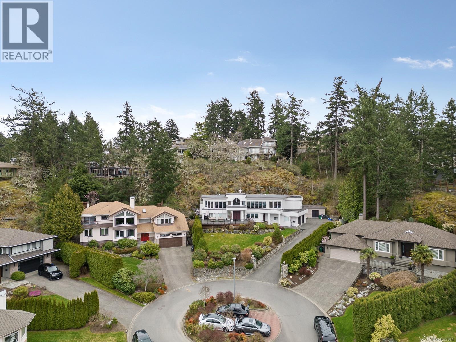  1087 Totemwood Lane, Saanich