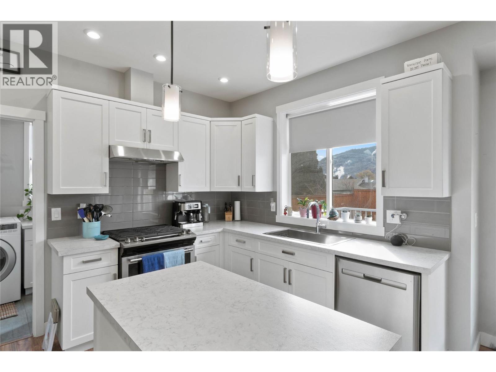 2567 YOUNG Avenue, Kamloops