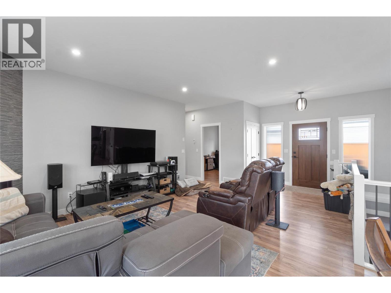 2567 YOUNG Avenue, Kamloops