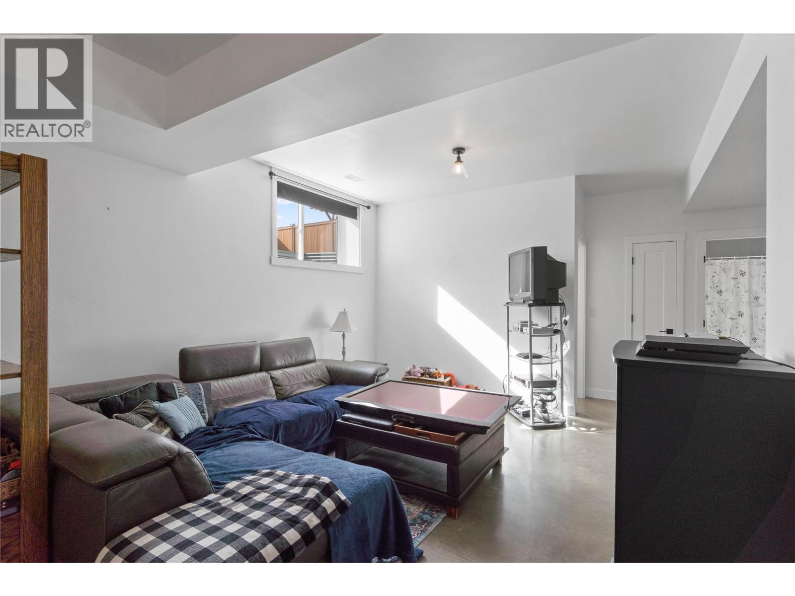 2567 YOUNG Avenue, Kamloops