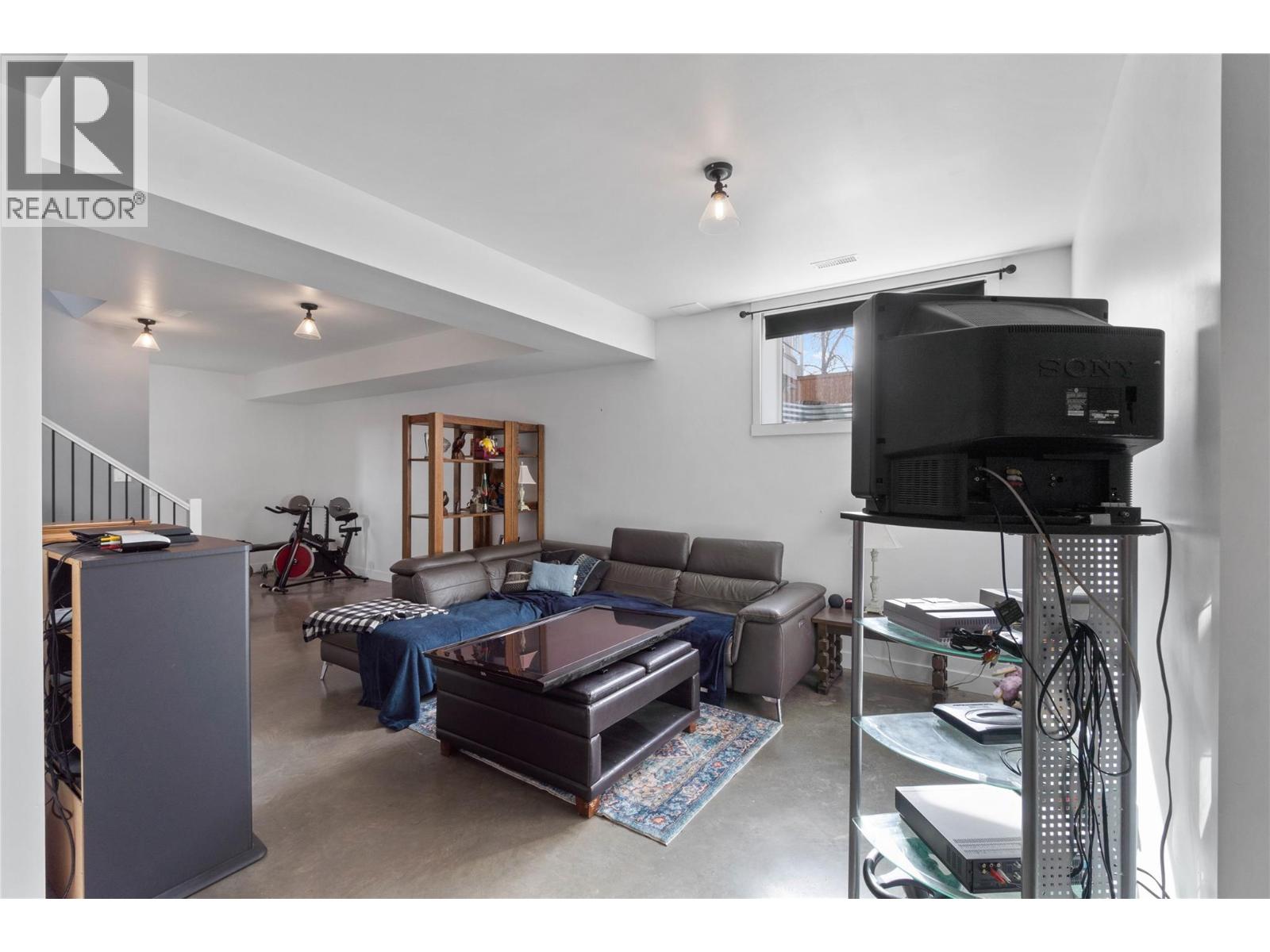 2567 YOUNG Avenue, Kamloops