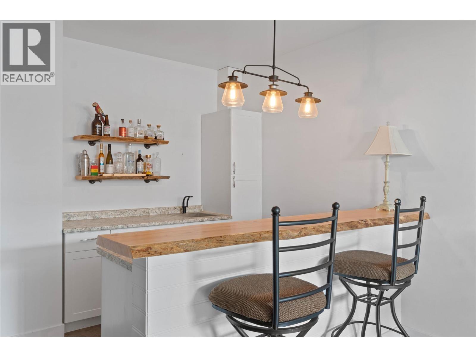 2567 YOUNG Avenue, Kamloops