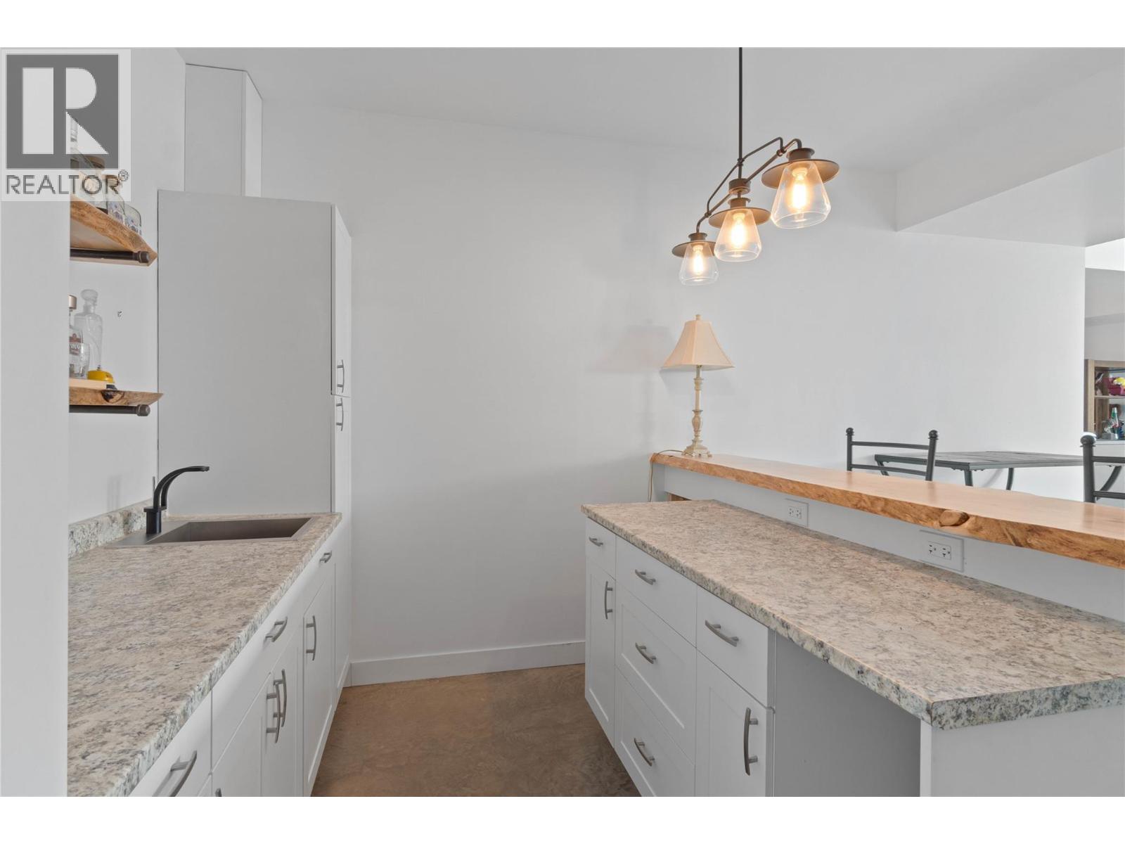 2567 YOUNG Avenue, Kamloops