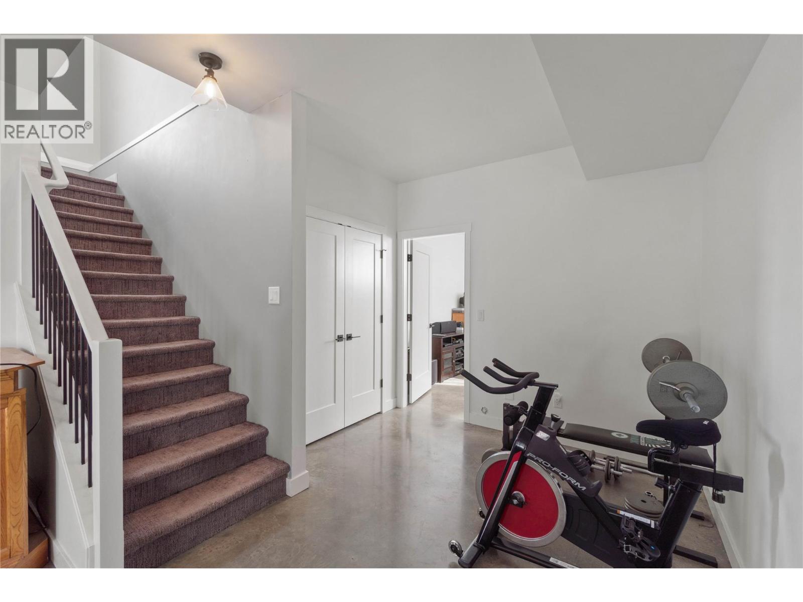 2567 YOUNG Avenue, Kamloops