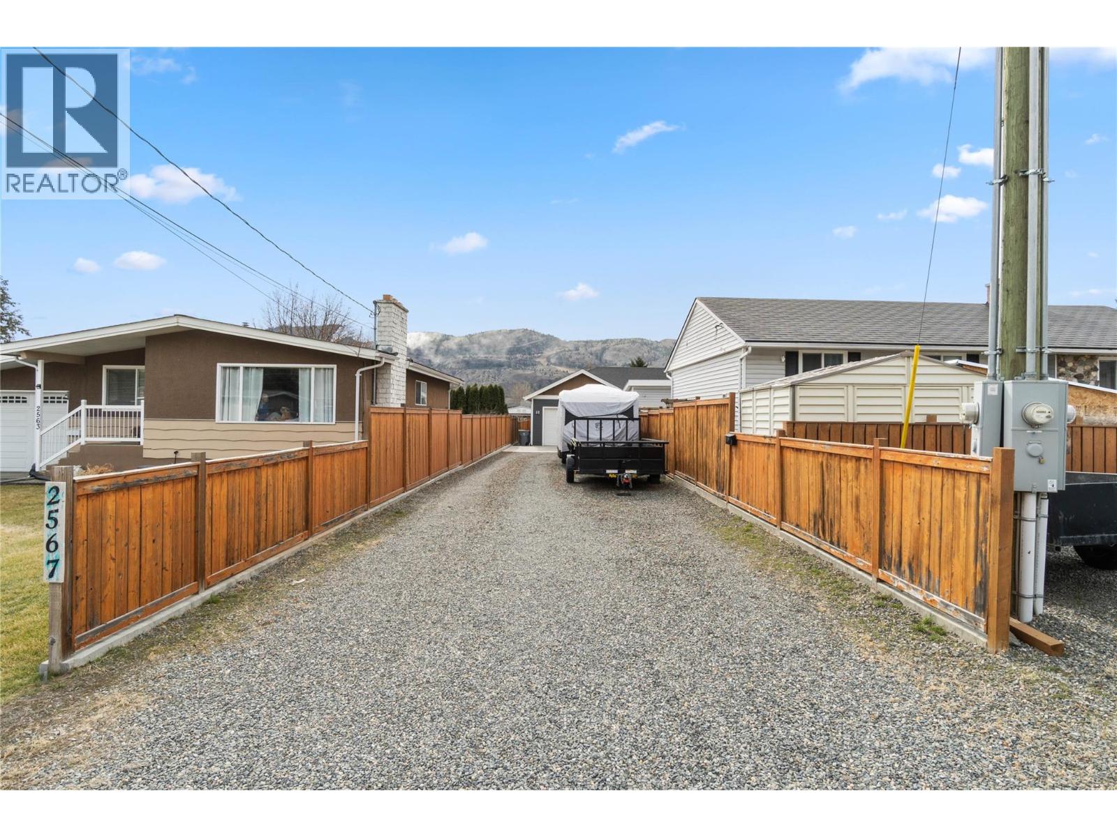 2567 YOUNG Avenue, Kamloops