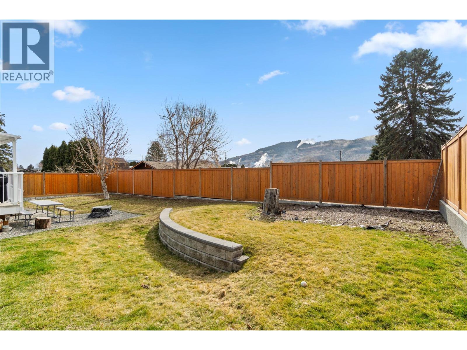 2567 YOUNG Avenue, Kamloops