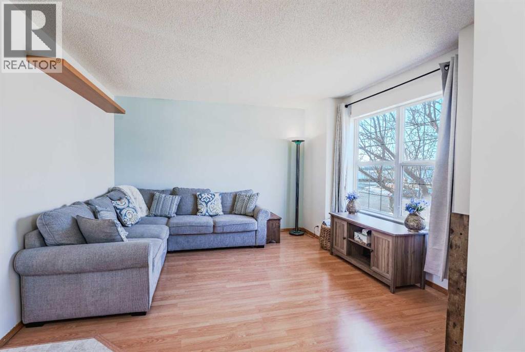 68 Bridleridge Gardens SW, Calgary, Alberta