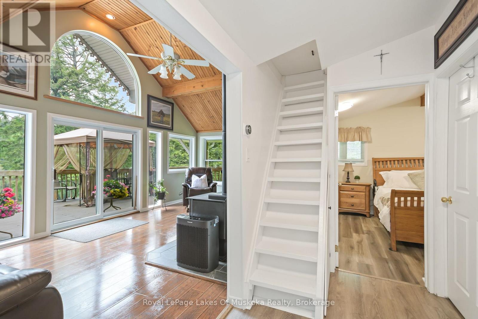 1019 LAKESHORE DRIVE N - 23