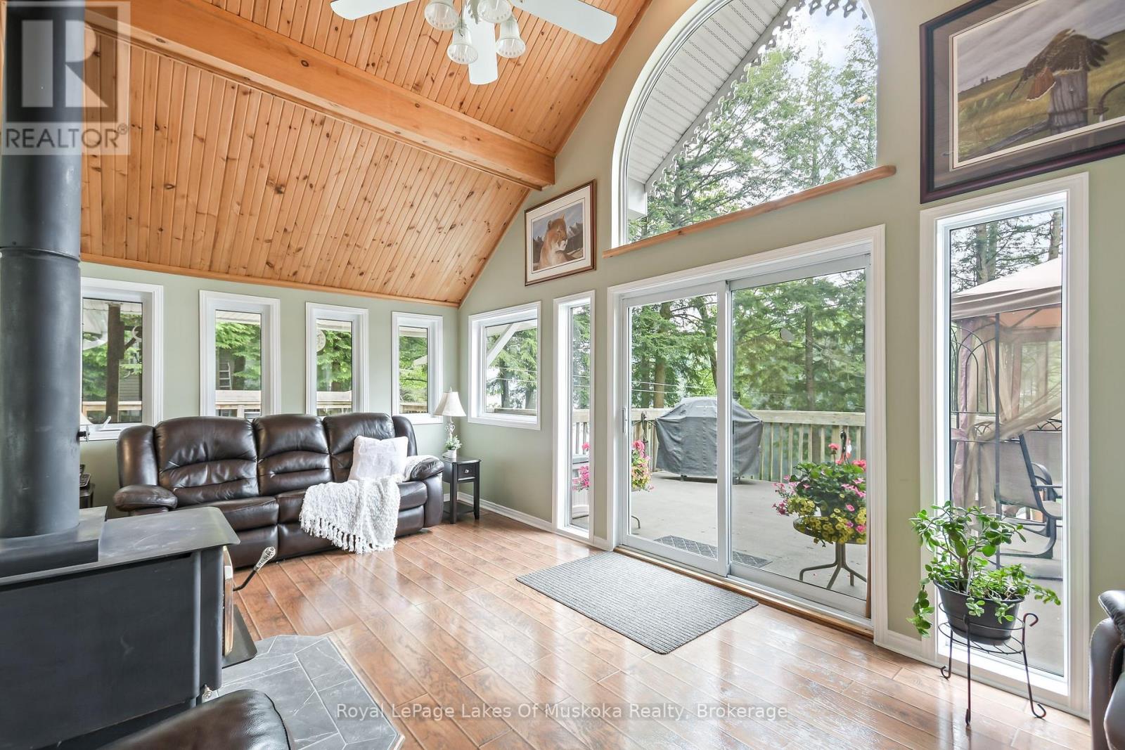 1019 LAKESHORE DRIVE N - 26