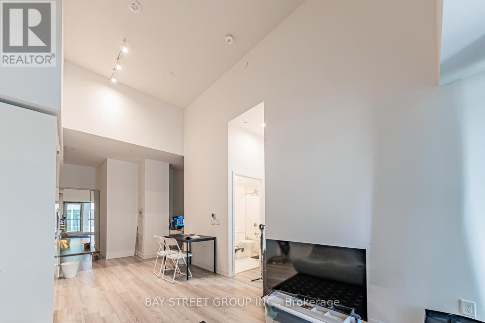 #606 238 SIMCOE STREET - 11