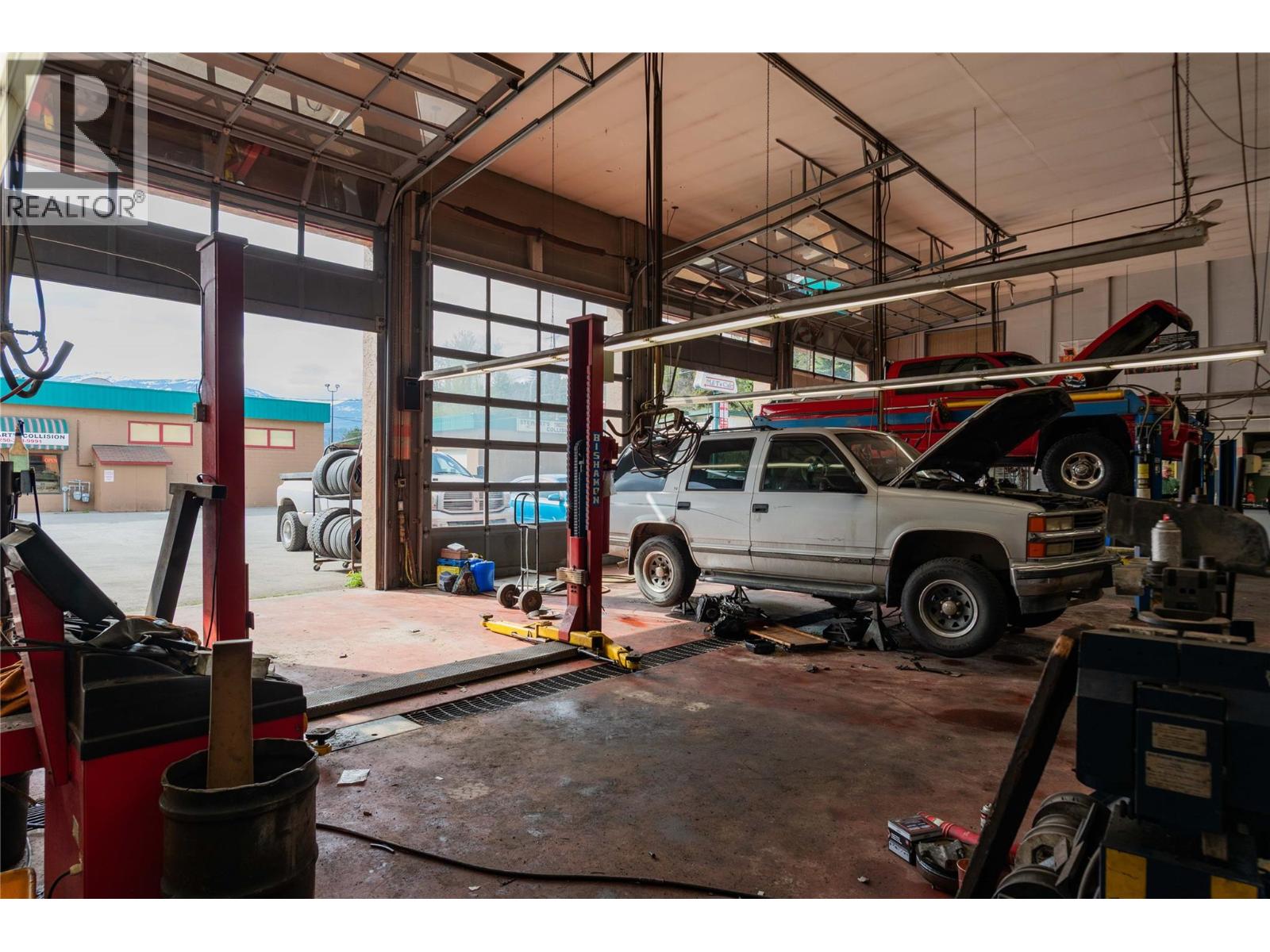 2929 Highway Drive, Trail