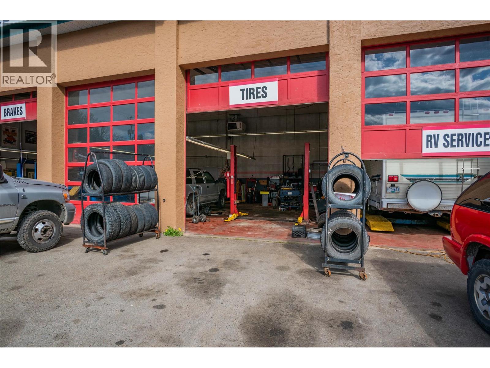 2929 Highway Drive, Trail