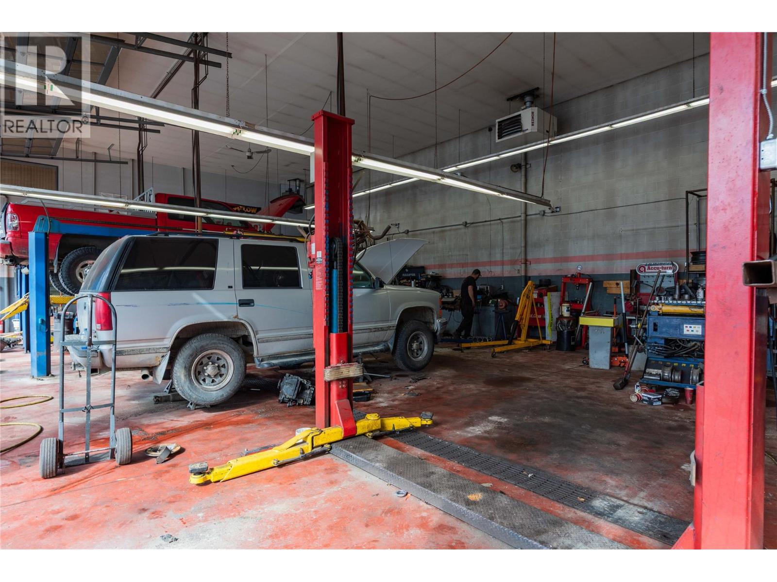 2929 Highway Drive, Trail