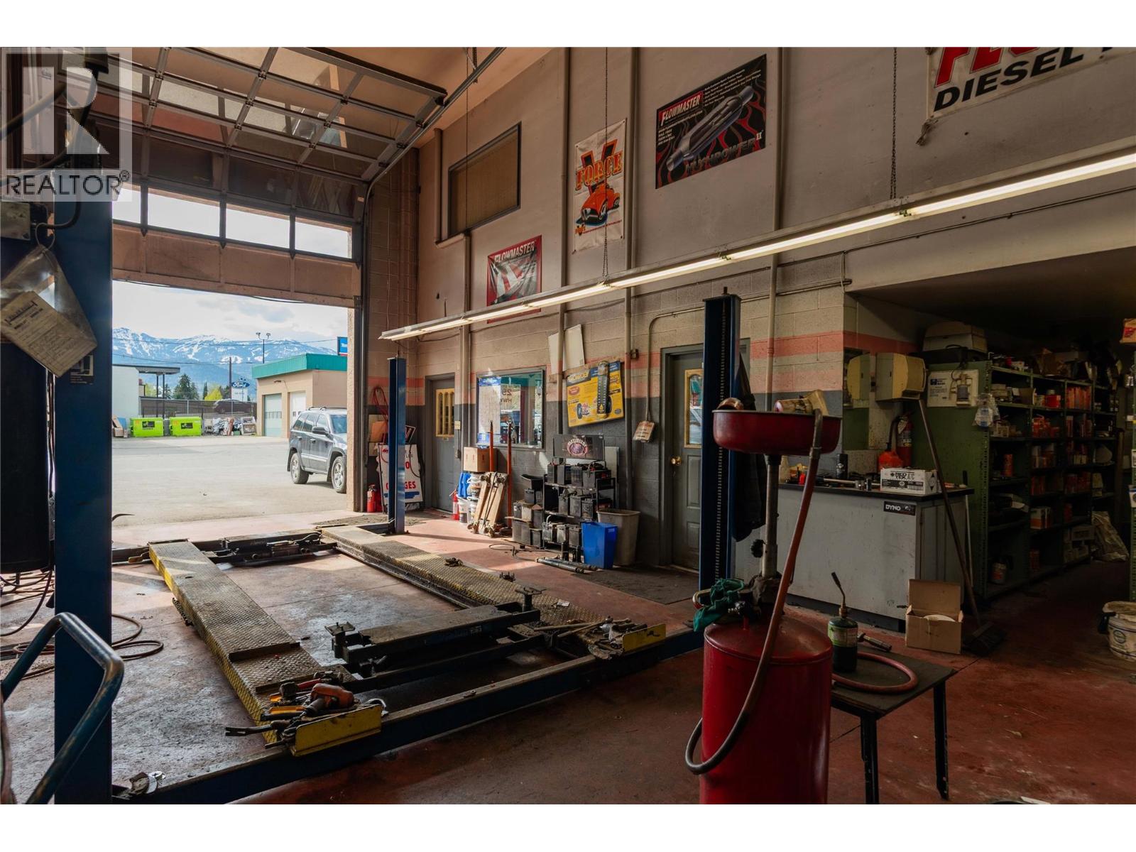 2929 Highway Drive, Trail