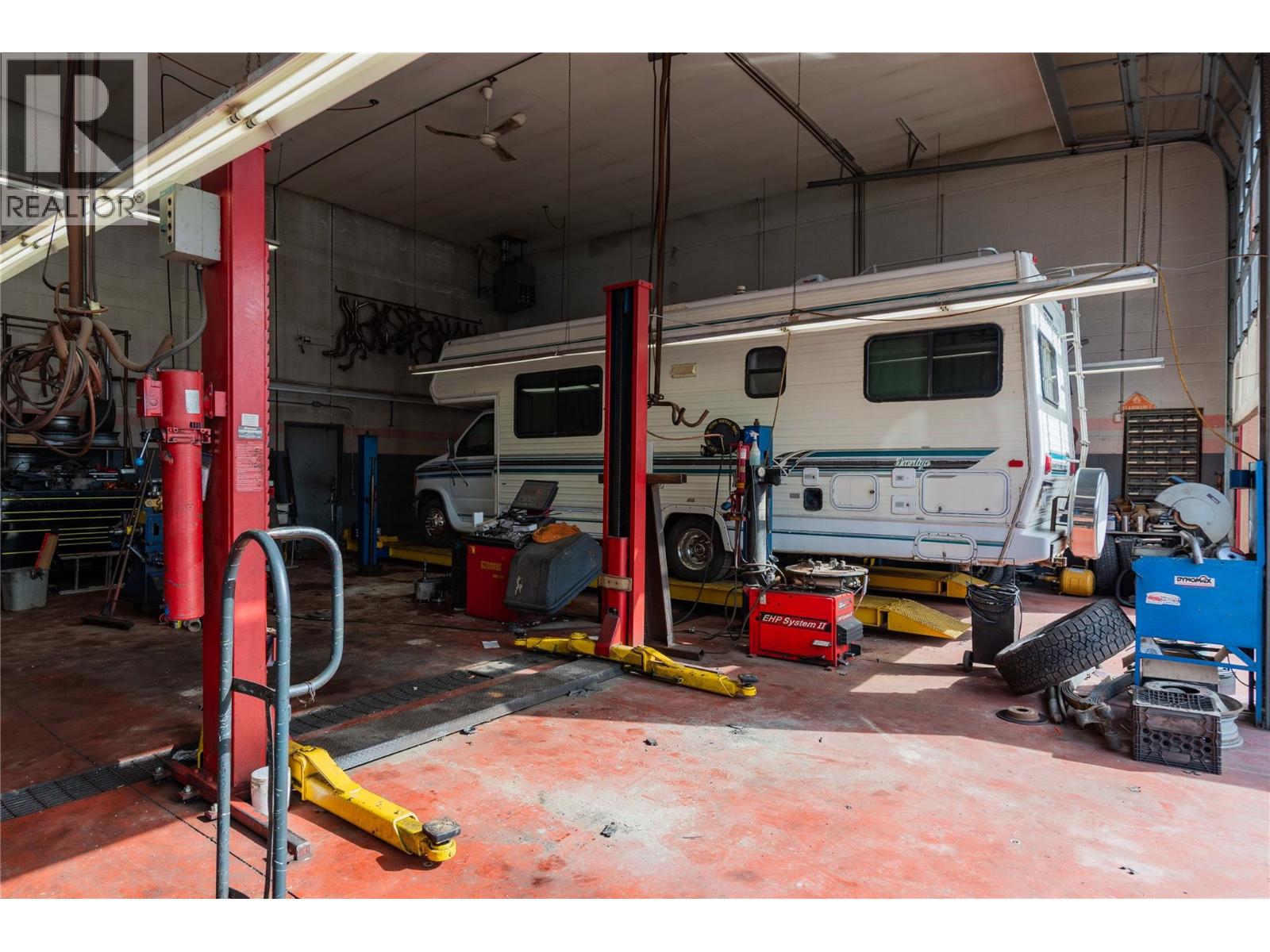 2929 Highway Drive, Trail