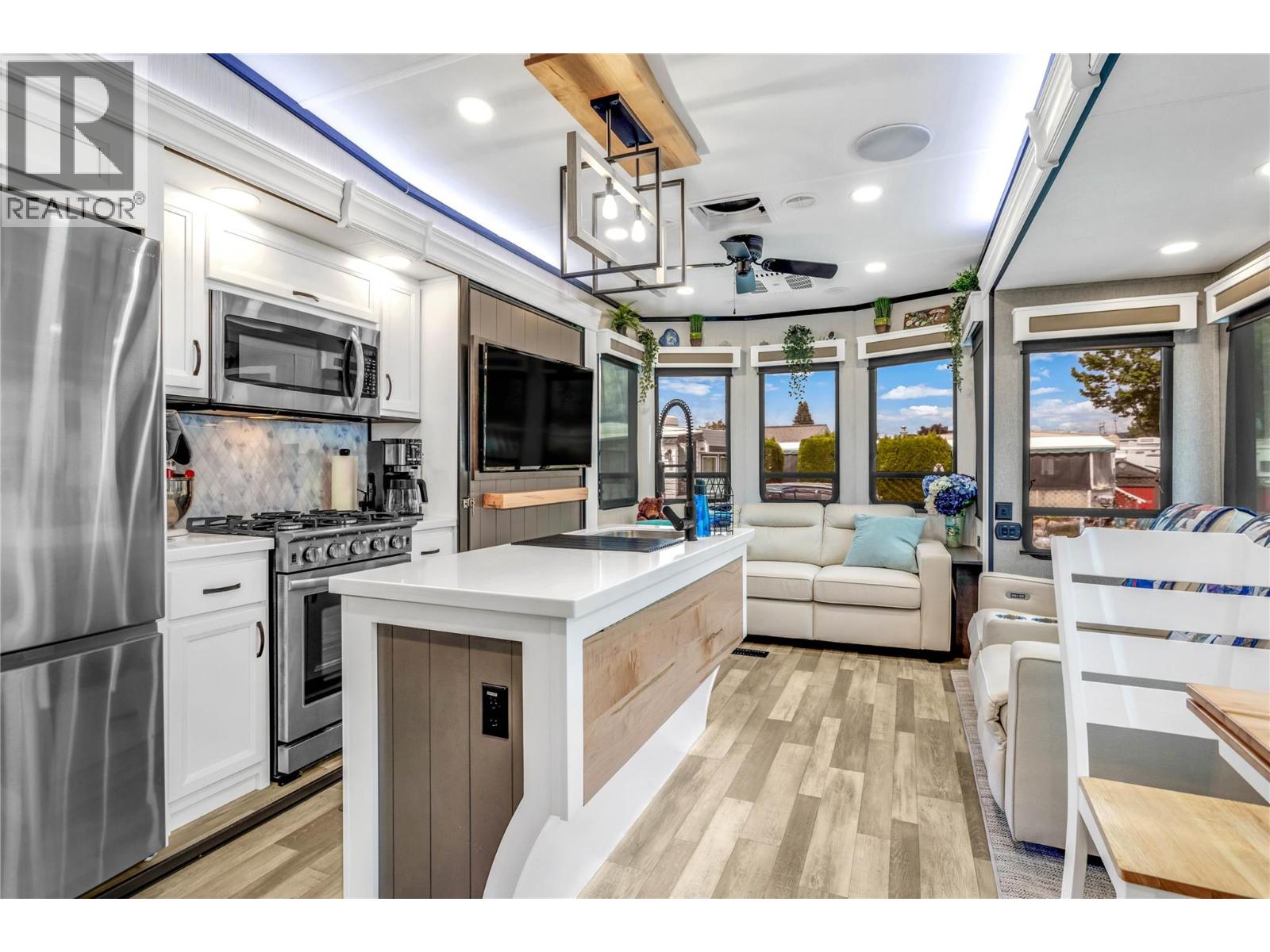 415 Commonwealth Road Unit# 396 Lot# 396, Lake Country