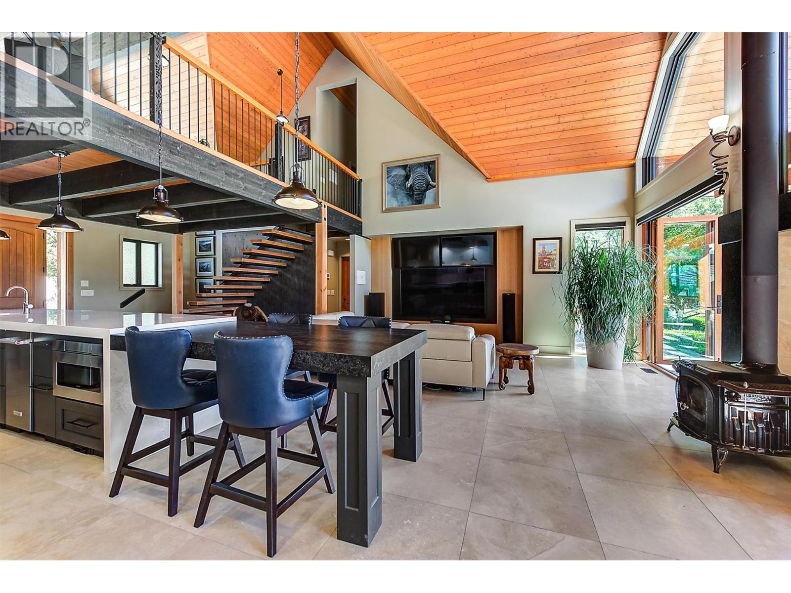 4495 Maxwell Road, Peachland