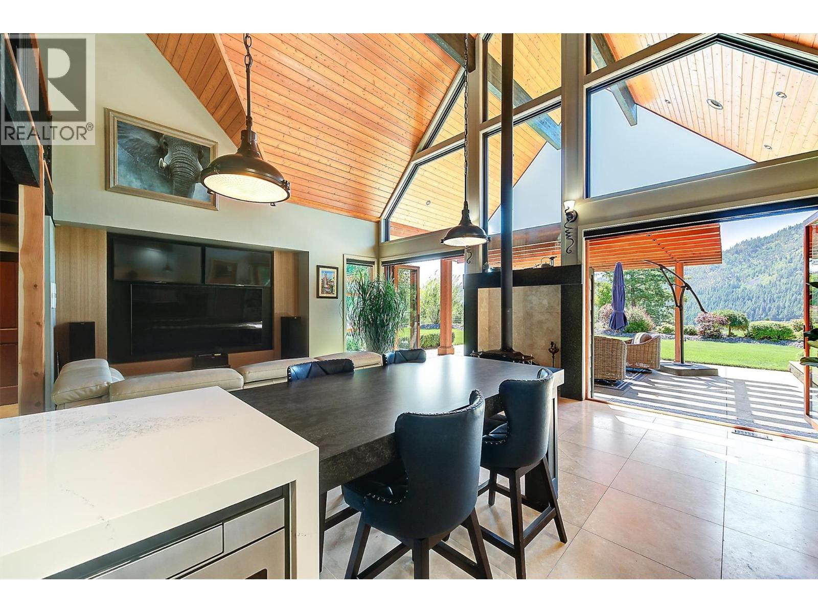 4495 Maxwell Road, Peachland