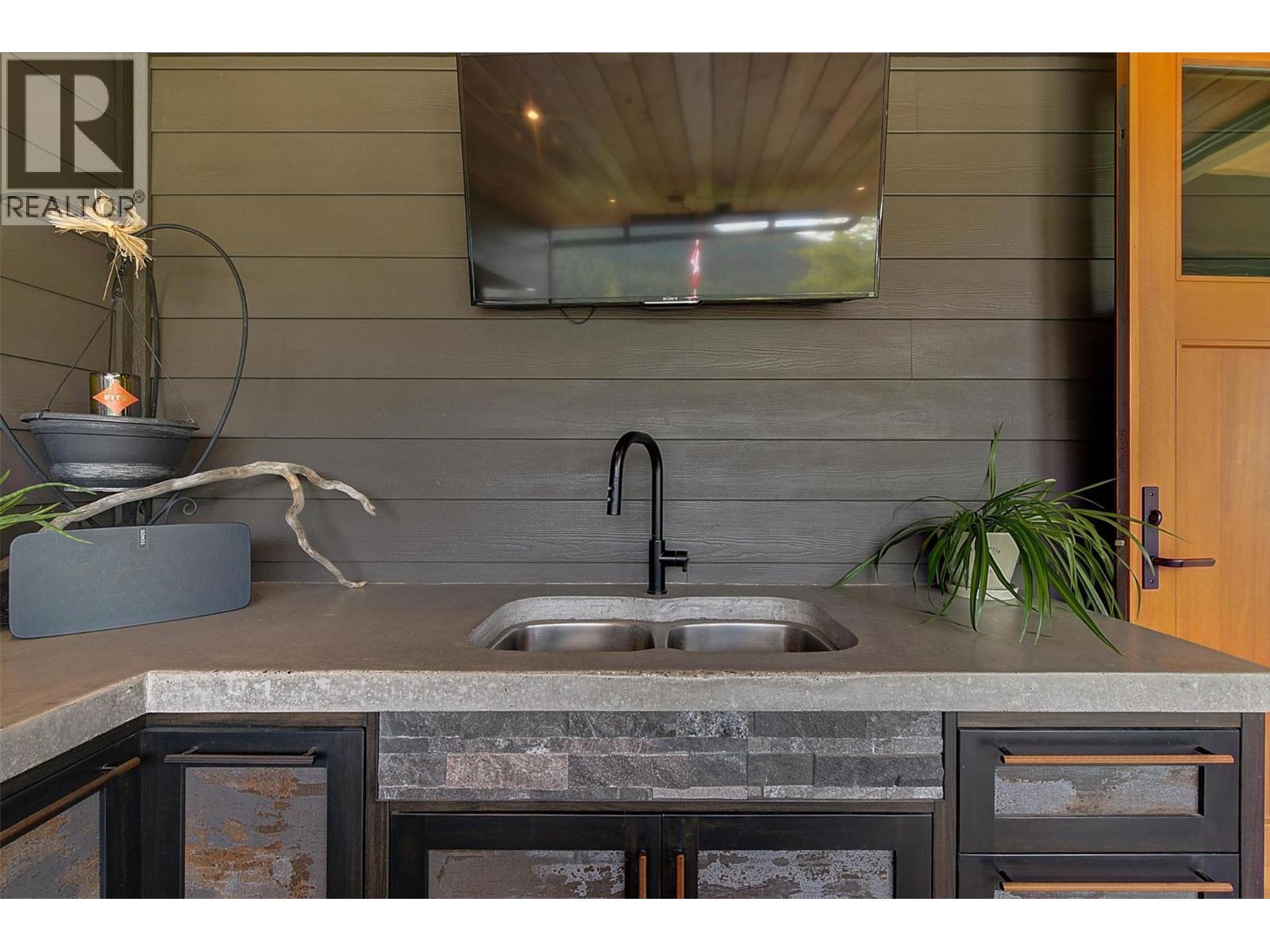 4495 Maxwell Road, Peachland