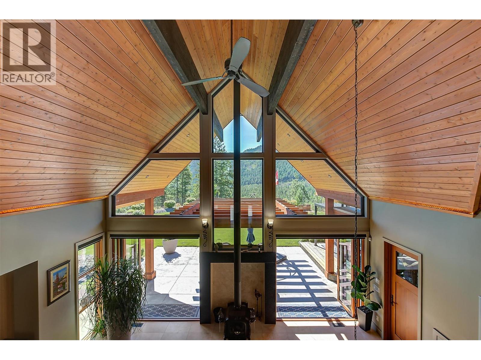 4495 Maxwell Road, Peachland