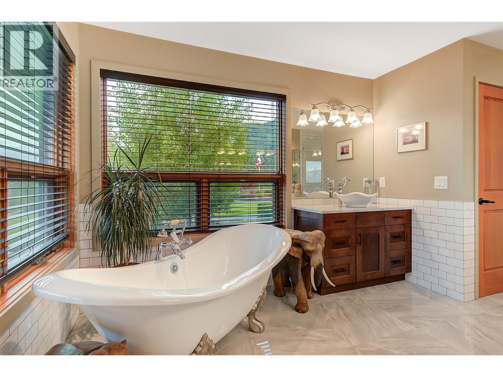 4495 Maxwell Road, Peachland