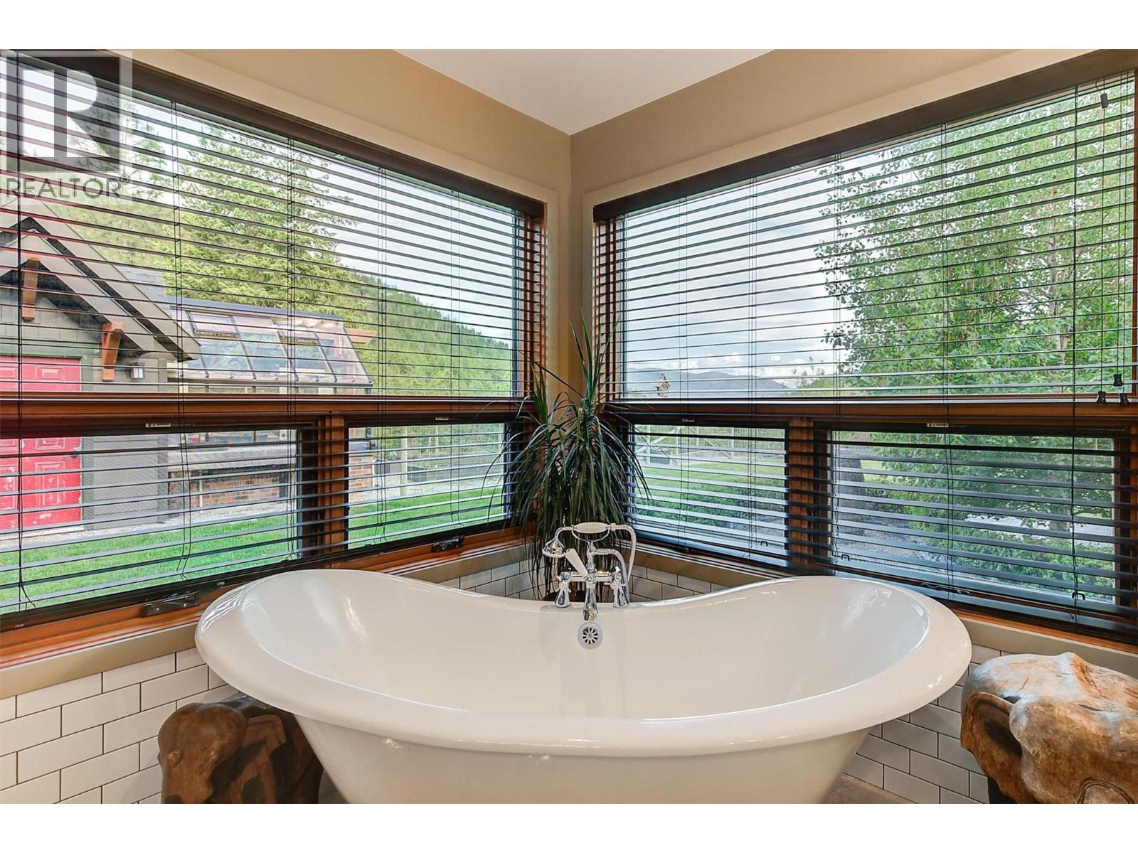 4495 Maxwell Road, Peachland