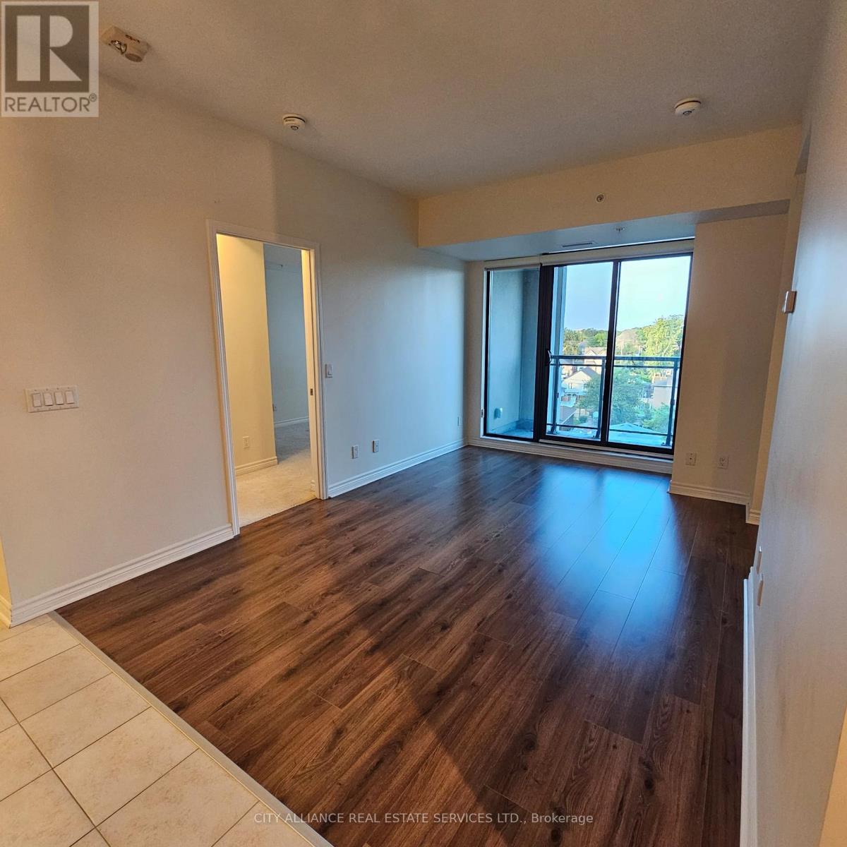 #512 2522 KEELE STREET - 11