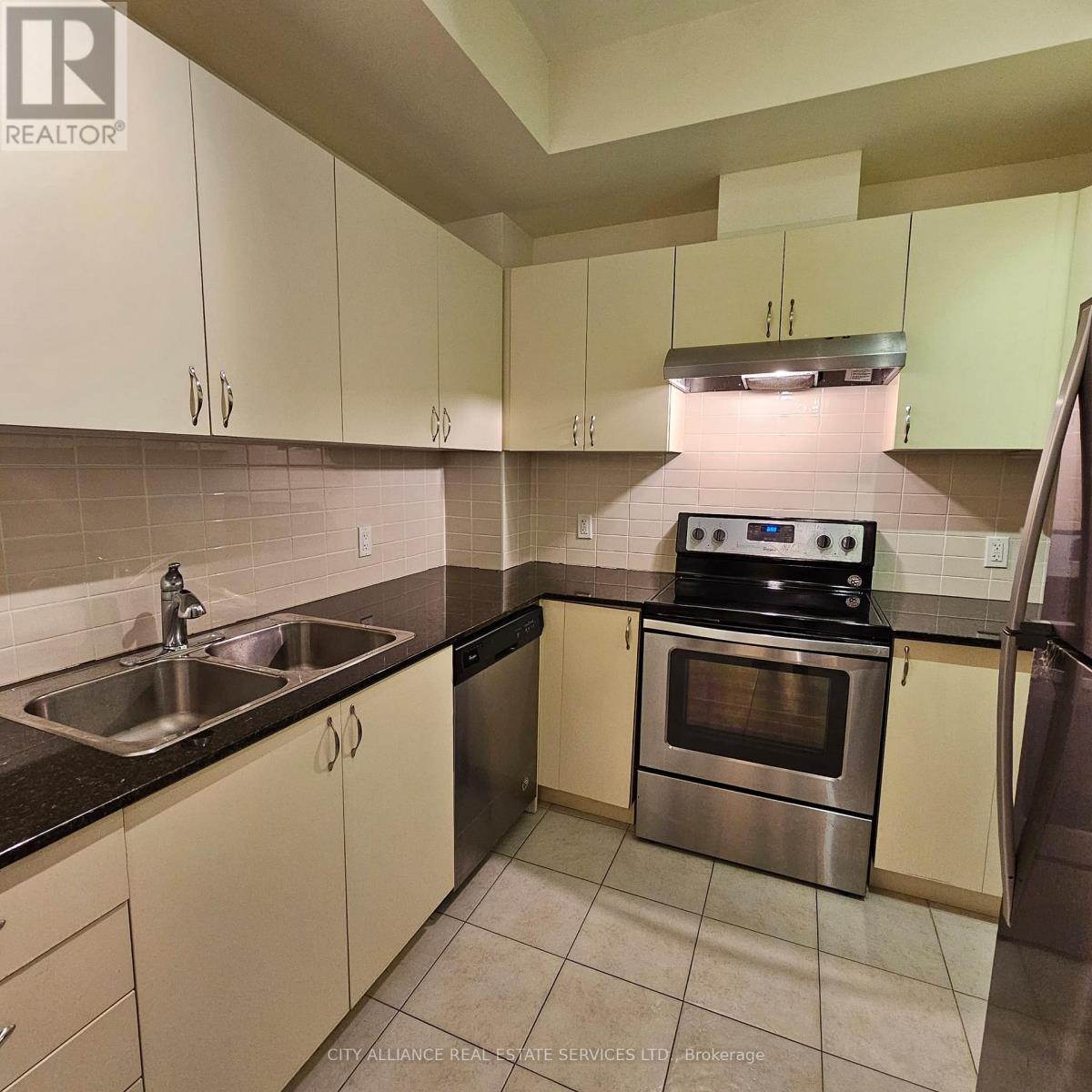 #512 2522 KEELE STREET - 8