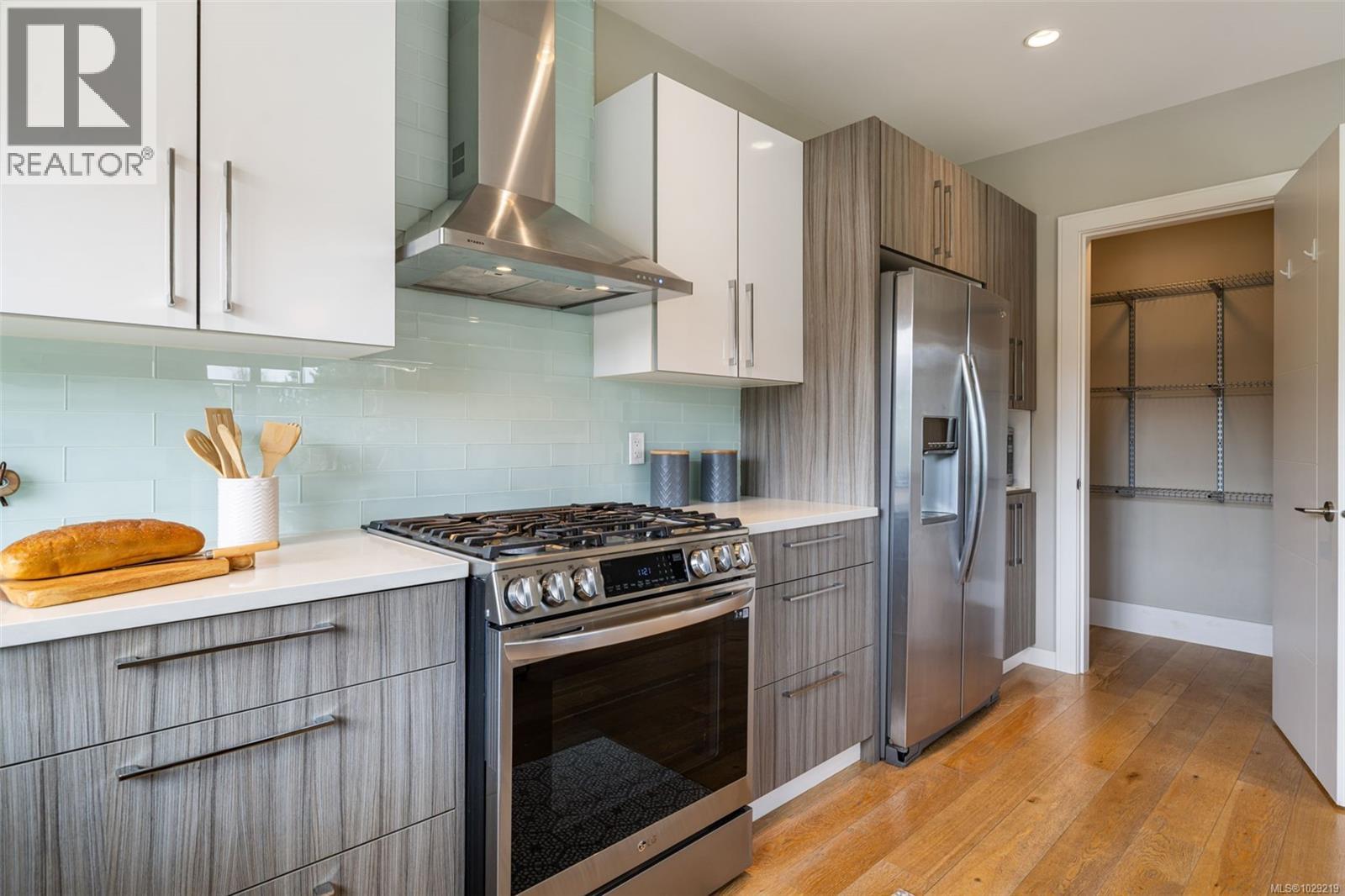 #104 4343 TYNDALL AVE - 21