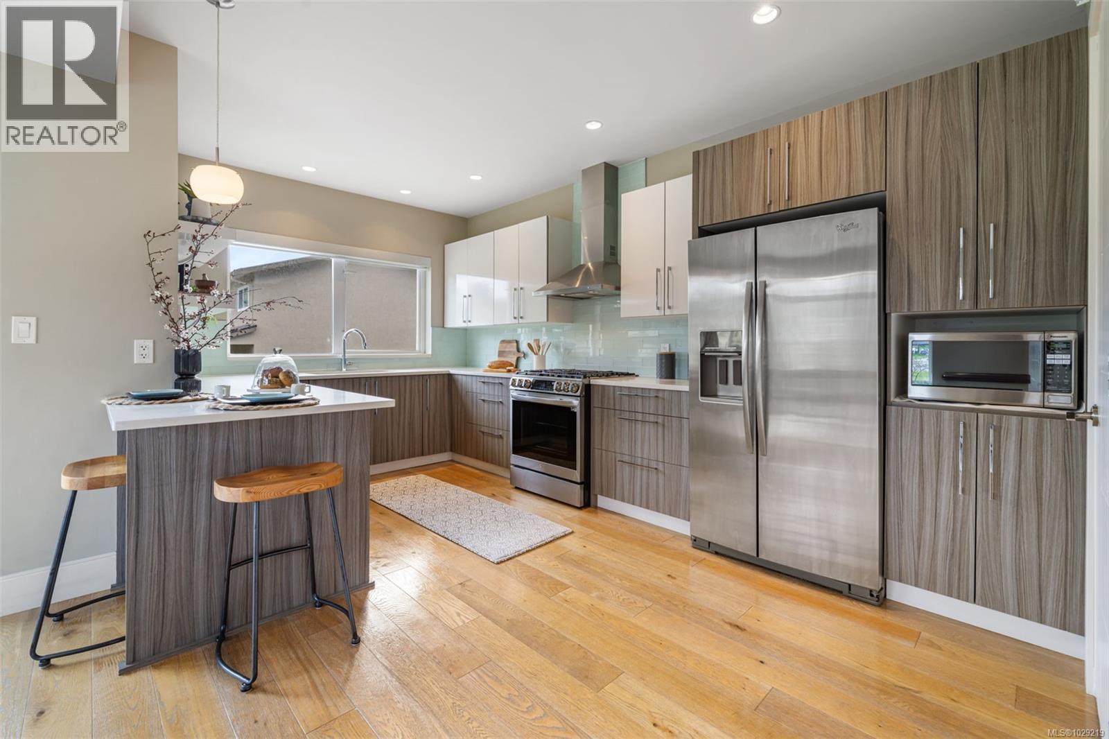 #104 4343 TYNDALL AVE - 20