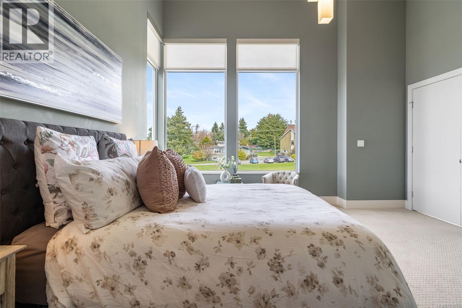 #104 4343 TYNDALL AVE - 34