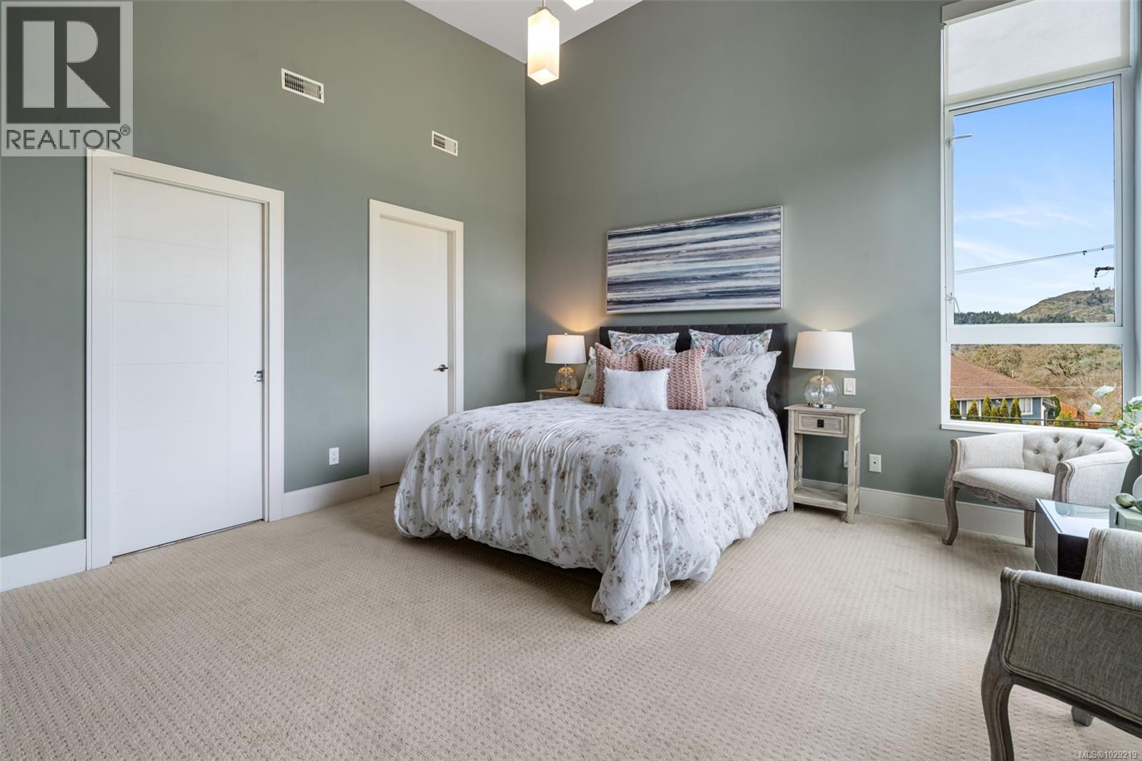 #104 4343 TYNDALL AVE - 27