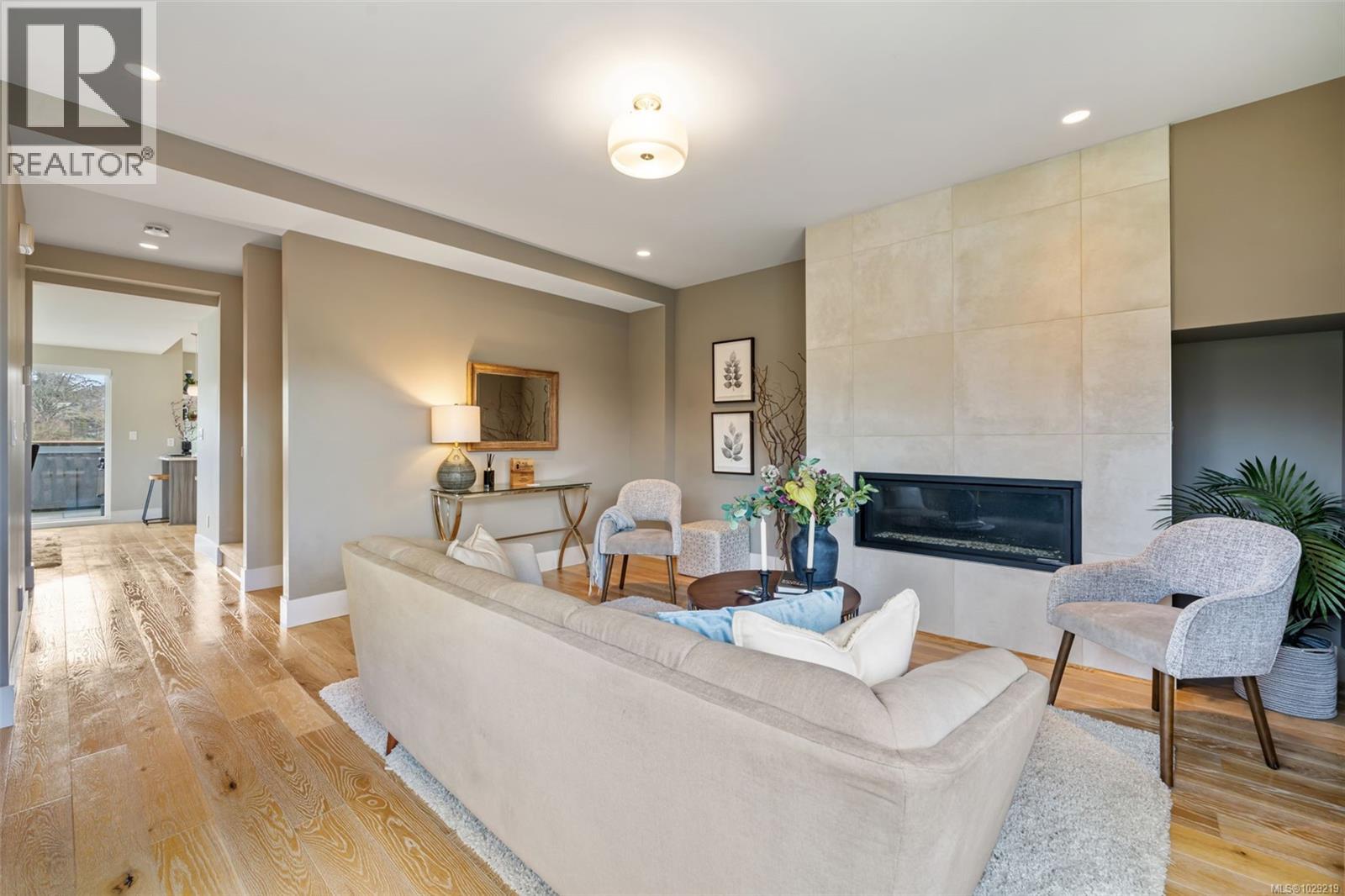 #104 4343 TYNDALL AVE - 10