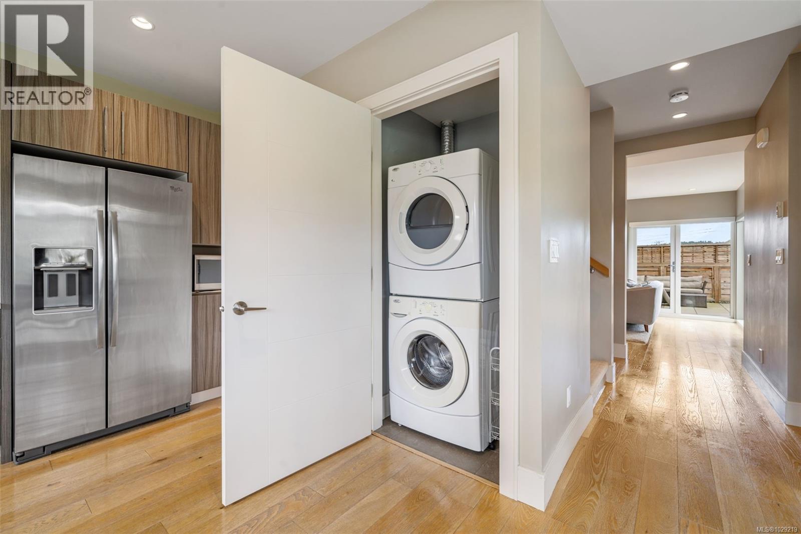 #104 4343 TYNDALL AVE - 25