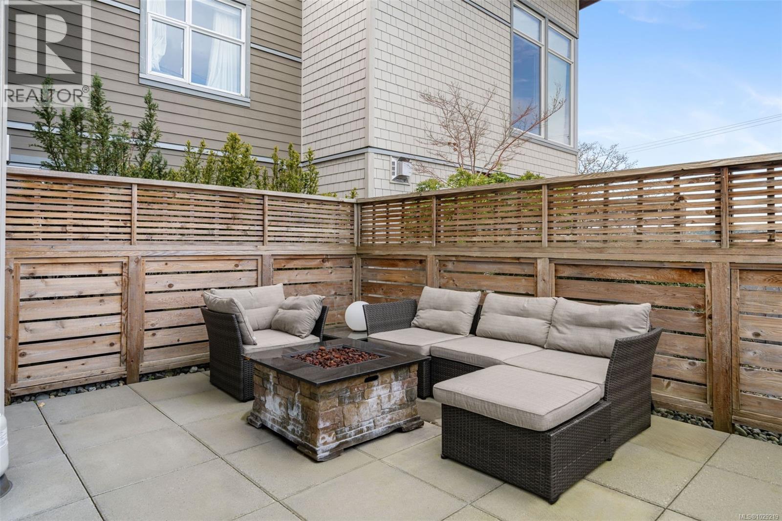 #104 4343 TYNDALL AVE - 12