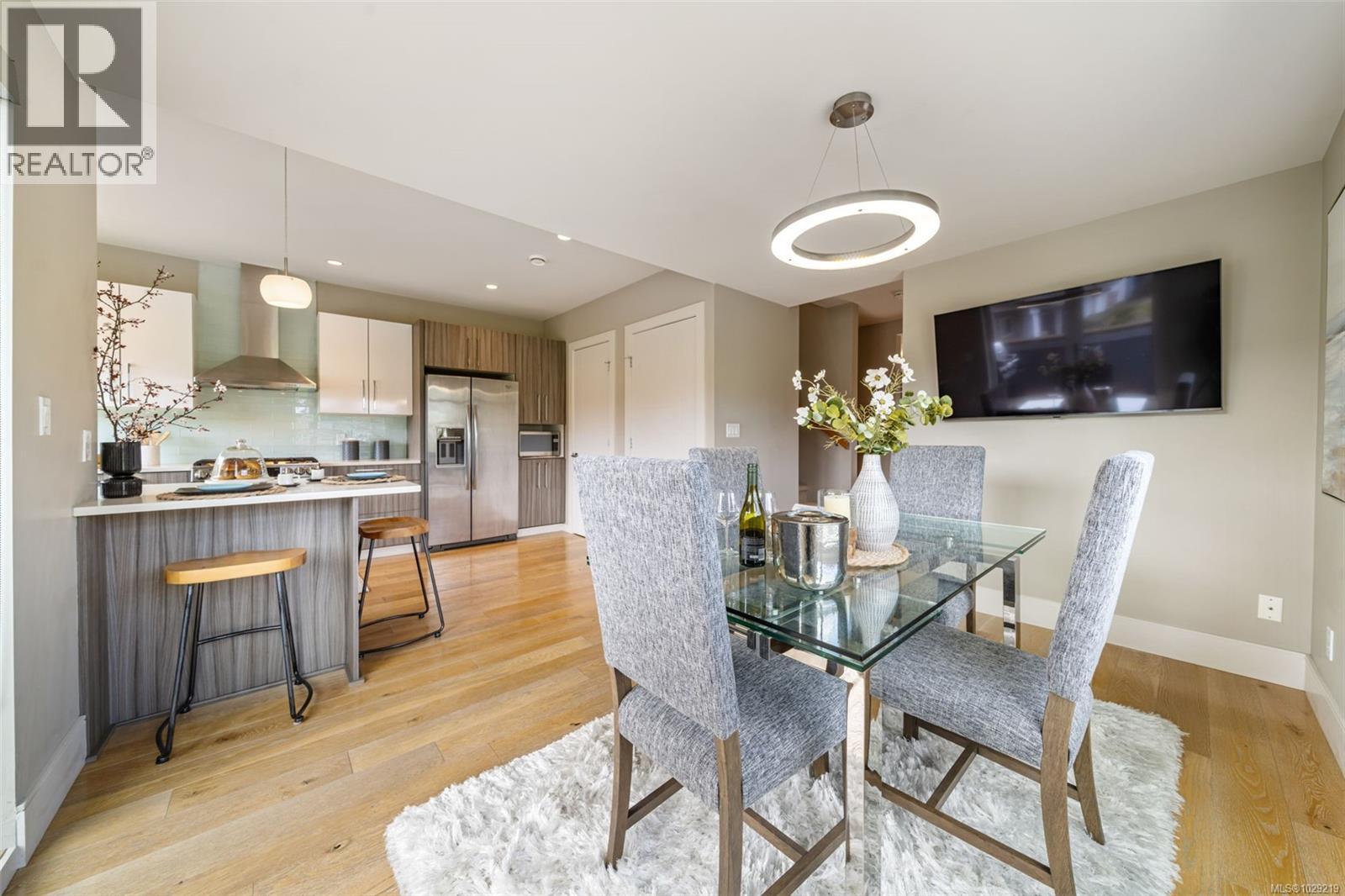 #104 4343 TYNDALL AVE - 18