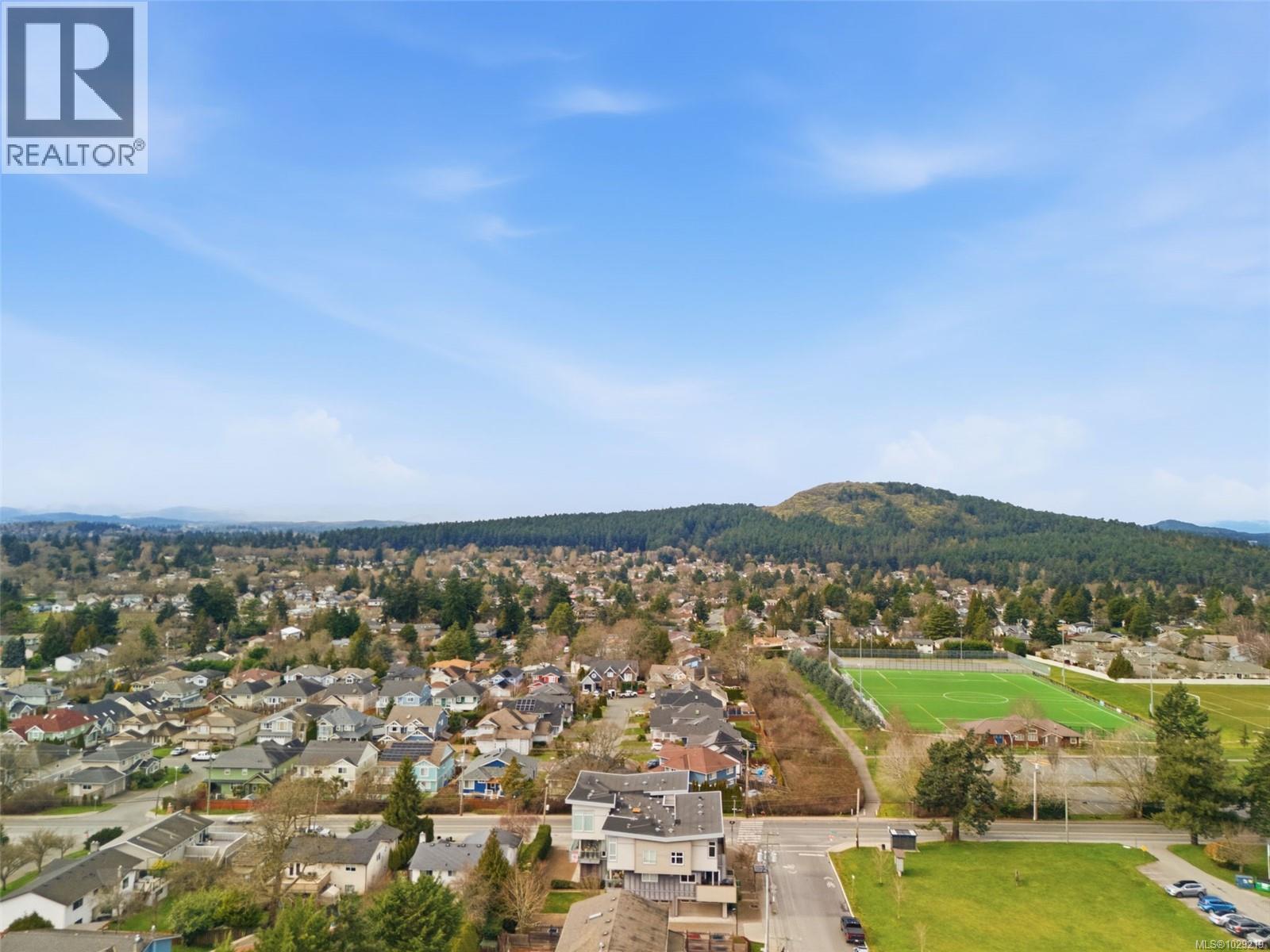 #104 4343 TYNDALL AVE - Image 2