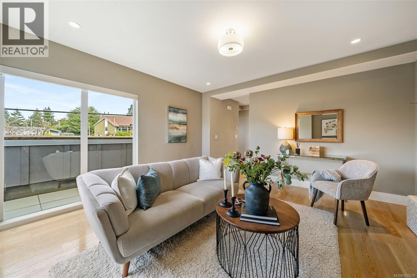 #104 4343 TYNDALL AVE - 9