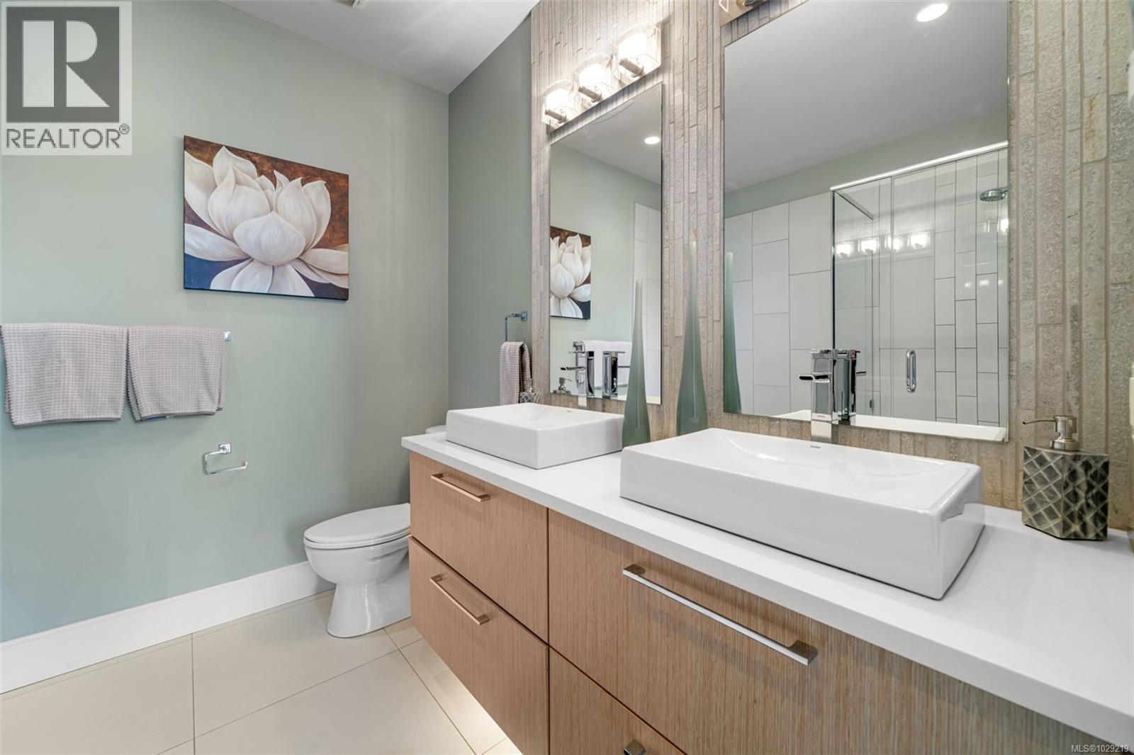 #104 4343 TYNDALL AVE - 33