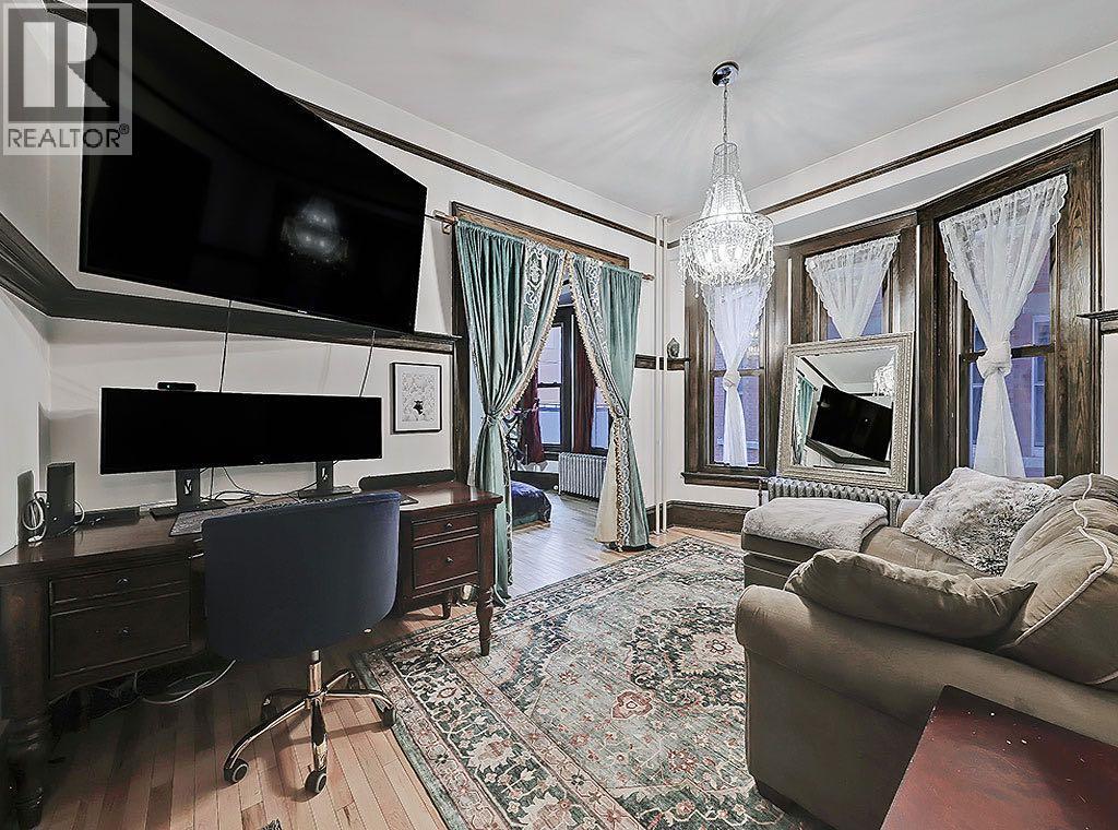 Single Family House Loft for Sale in    Avenue SW Lower Mount Royal Calgary 