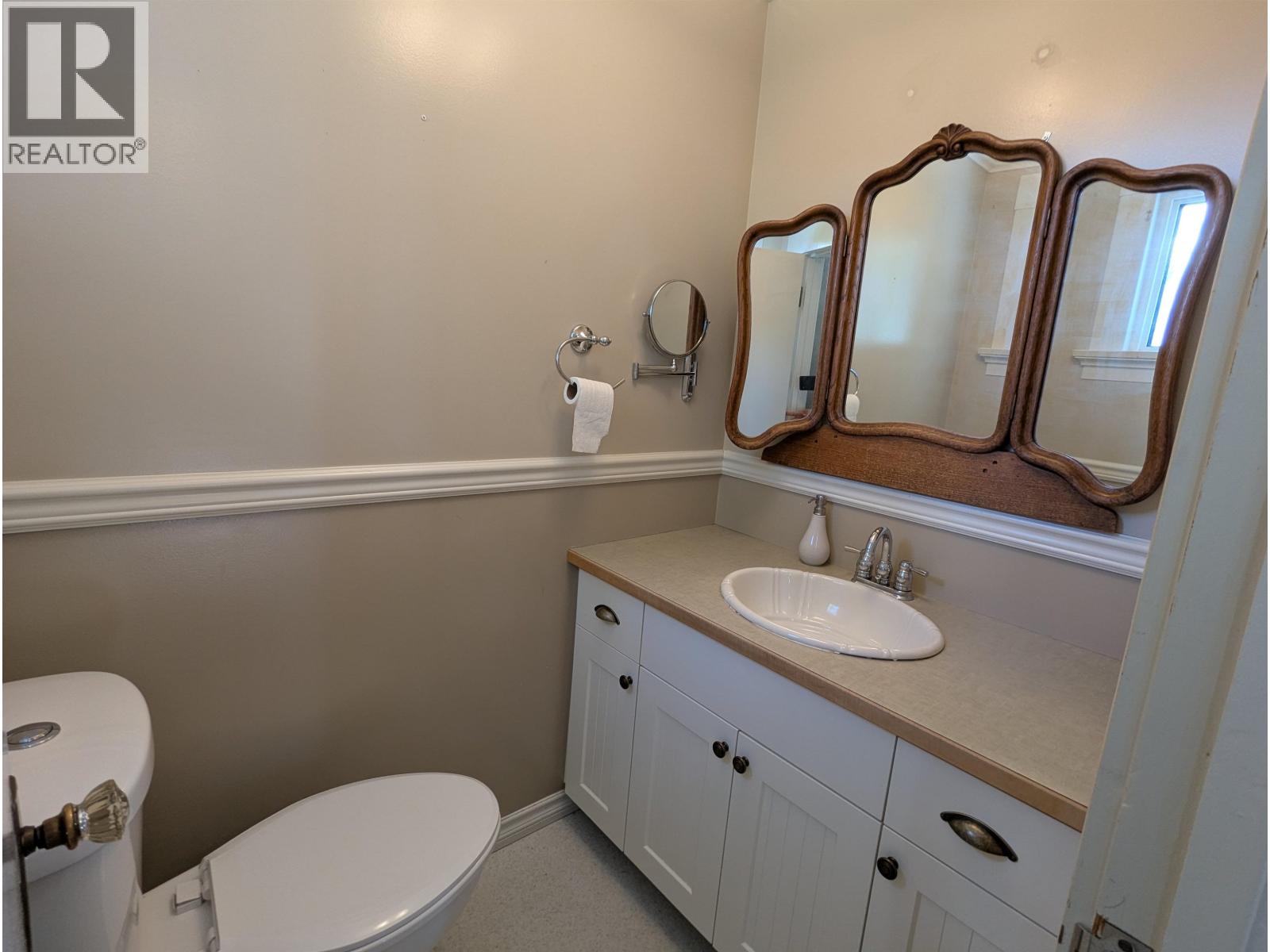 3891 BROADWAY Avenue, Smithers