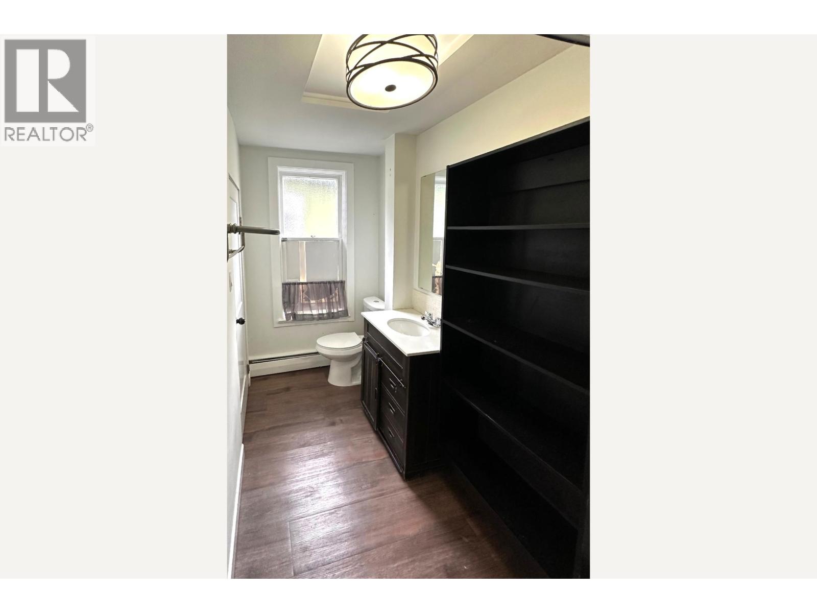 164 E 10TH STREET, North Vancouver