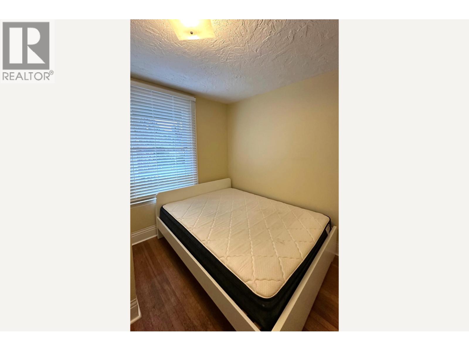 166 E 10TH STREET, North Vancouver