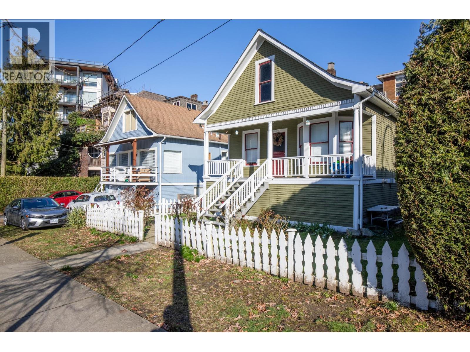 166 10TH Street - photo 2